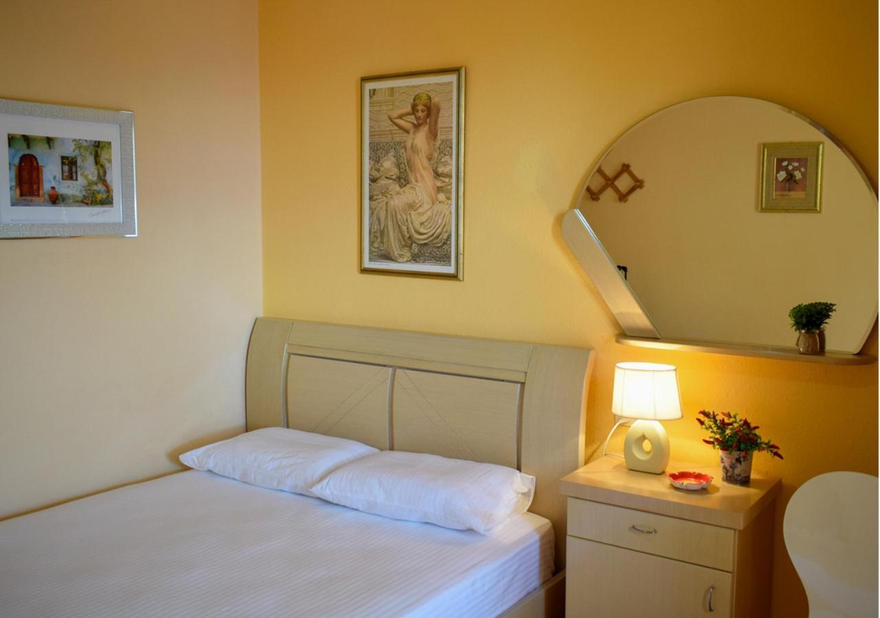 Studios And Apartments Meri นิโอไกลมา ภายนอก รูปภาพ