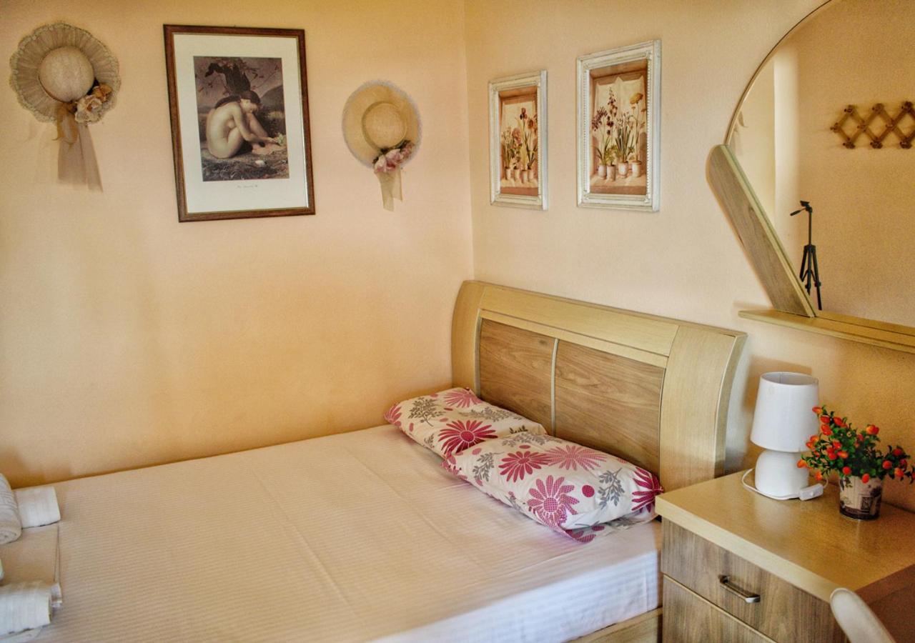 Studios And Apartments Meri นิโอไกลมา ภายนอก รูปภาพ