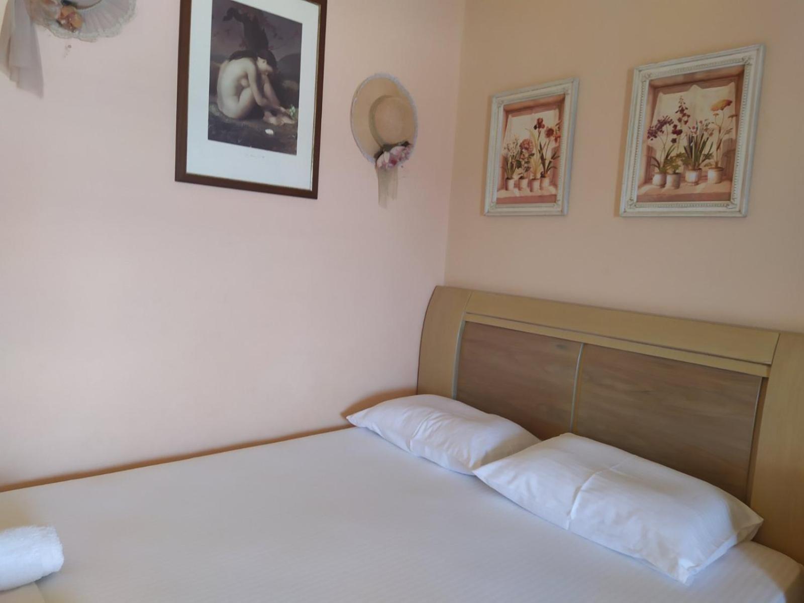 Studios And Apartments Meri นิโอไกลมา ภายนอก รูปภาพ