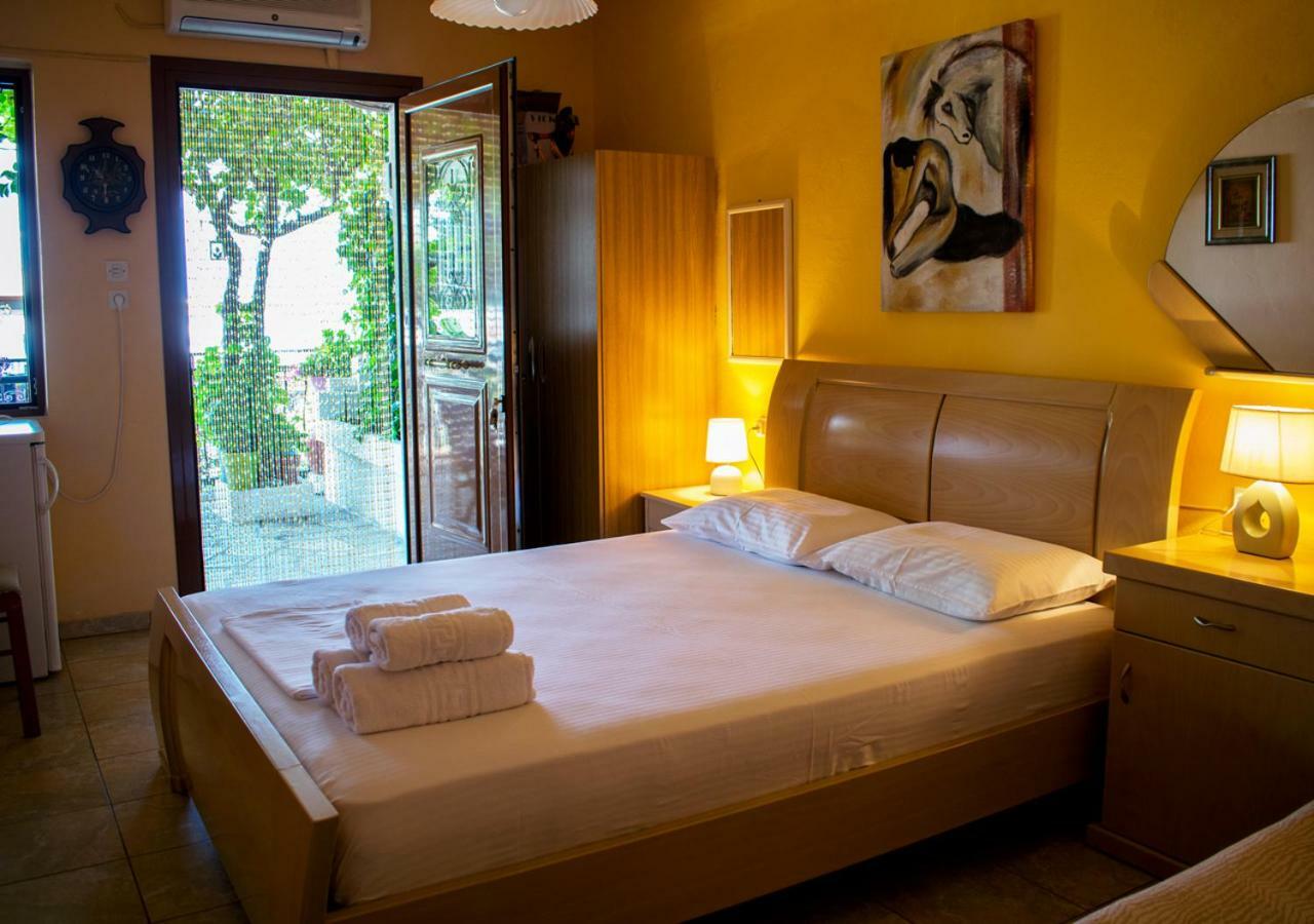 Studios And Apartments Meri นิโอไกลมา ภายนอก รูปภาพ